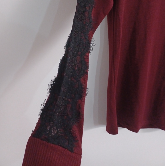Reitmans Lace Detail Long Sleeve Top - Picture 4 of 6